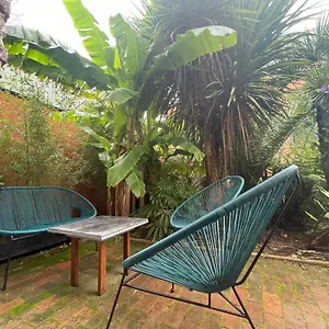 La Petite Maison Dans La Jungle Hébergement de vacances Chartres-de-Bretagne